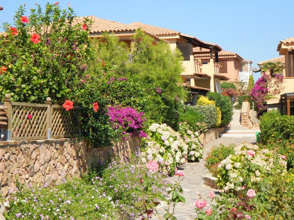 Baia De Bahas - Apartments & Resort Marinella  Luaran gambar