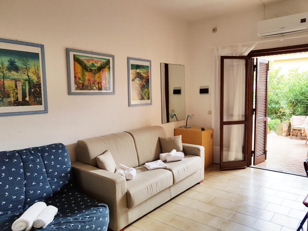 Baia De Bahas - Apartments & Resort Marinella  Luaran gambar