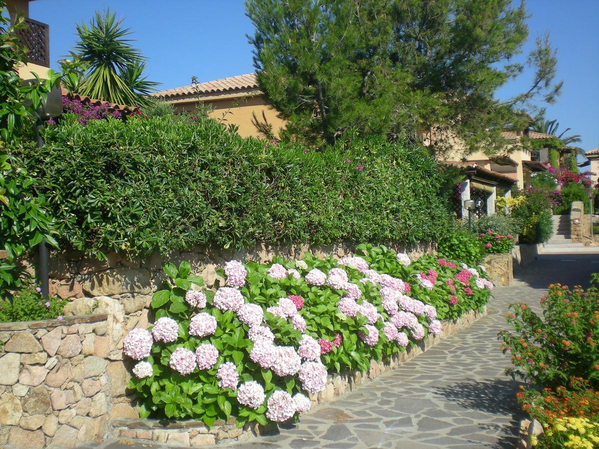 Baia De Bahas - Apartments & Resort Marinella  Luaran gambar